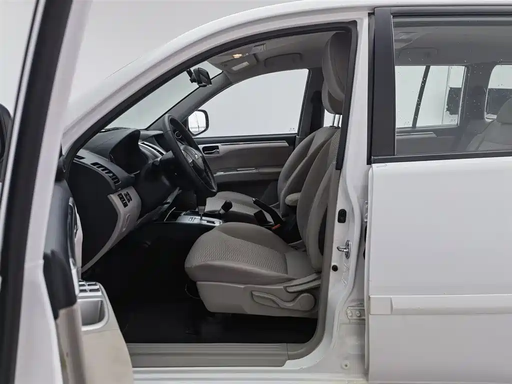 Pajero Jinchang 2013 3.0L automatic four-wheel drive executive version купить на сайте DeffCars