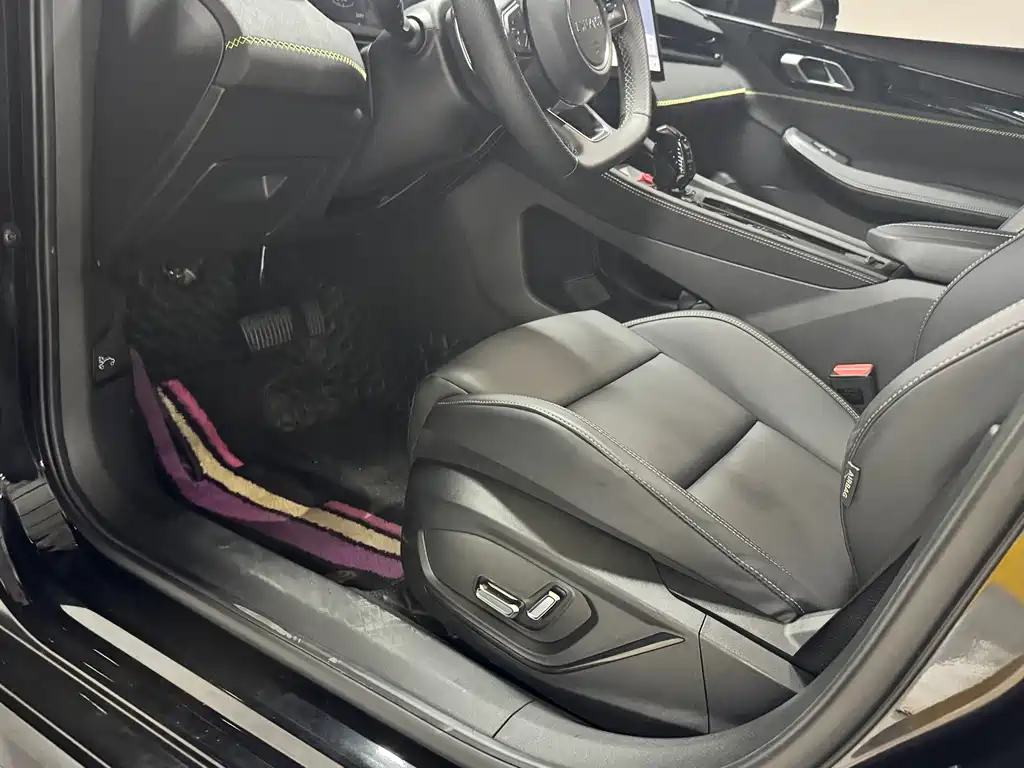 Lynk & Co 03 2023 2.0TD DCT Pro купить на сайте DeffCars