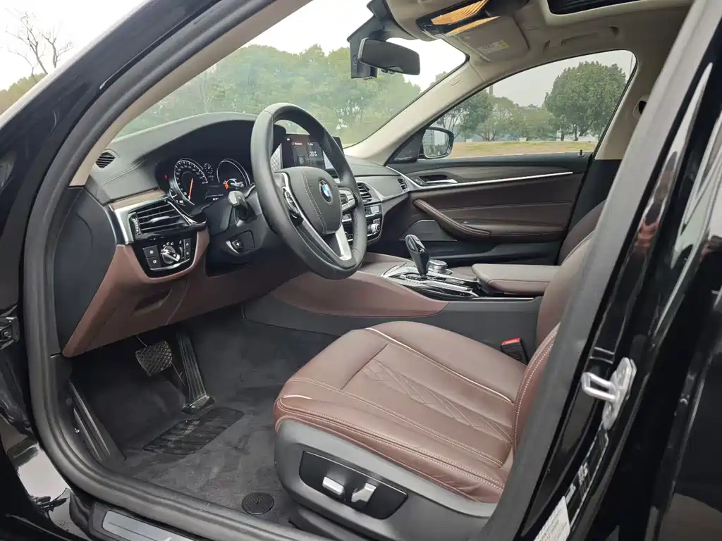 BMW 5 Series 2018 facelift 530Li leading model luxury package купить на сайте DeffCars