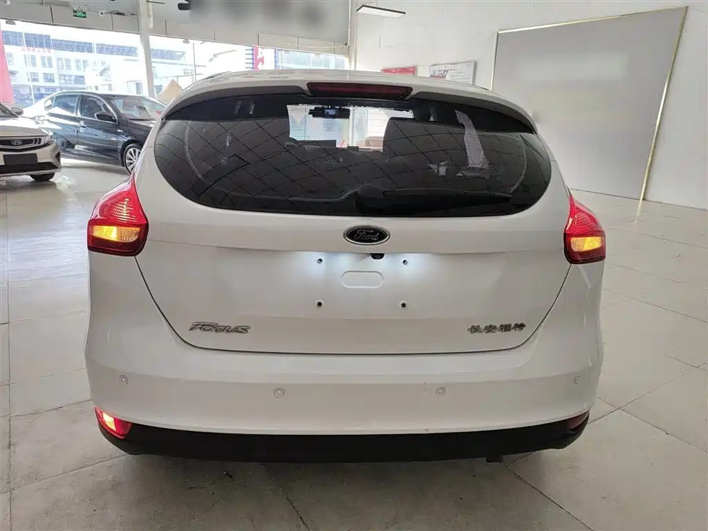 Focus 2018 hatchback classic 1.6L automatic comfort smart mobility version купить на сайте DeffCars