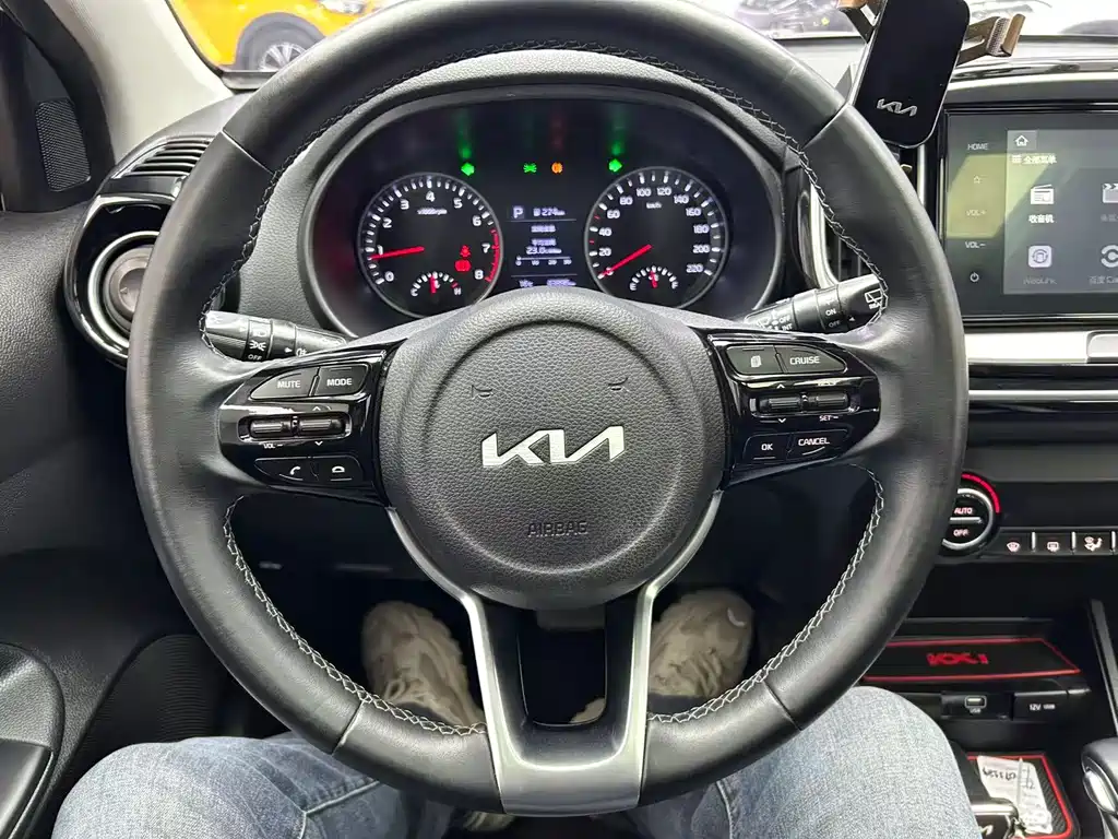Yipao 2021 1.4L CVT sunroof model купить на сайте DeffCars