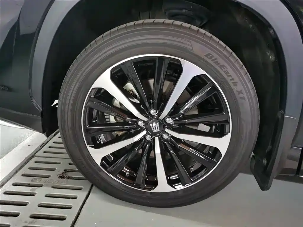 Crown Lufang 2021 2.5L HEV four-wheel drive premium version купить на сайте DeffCars