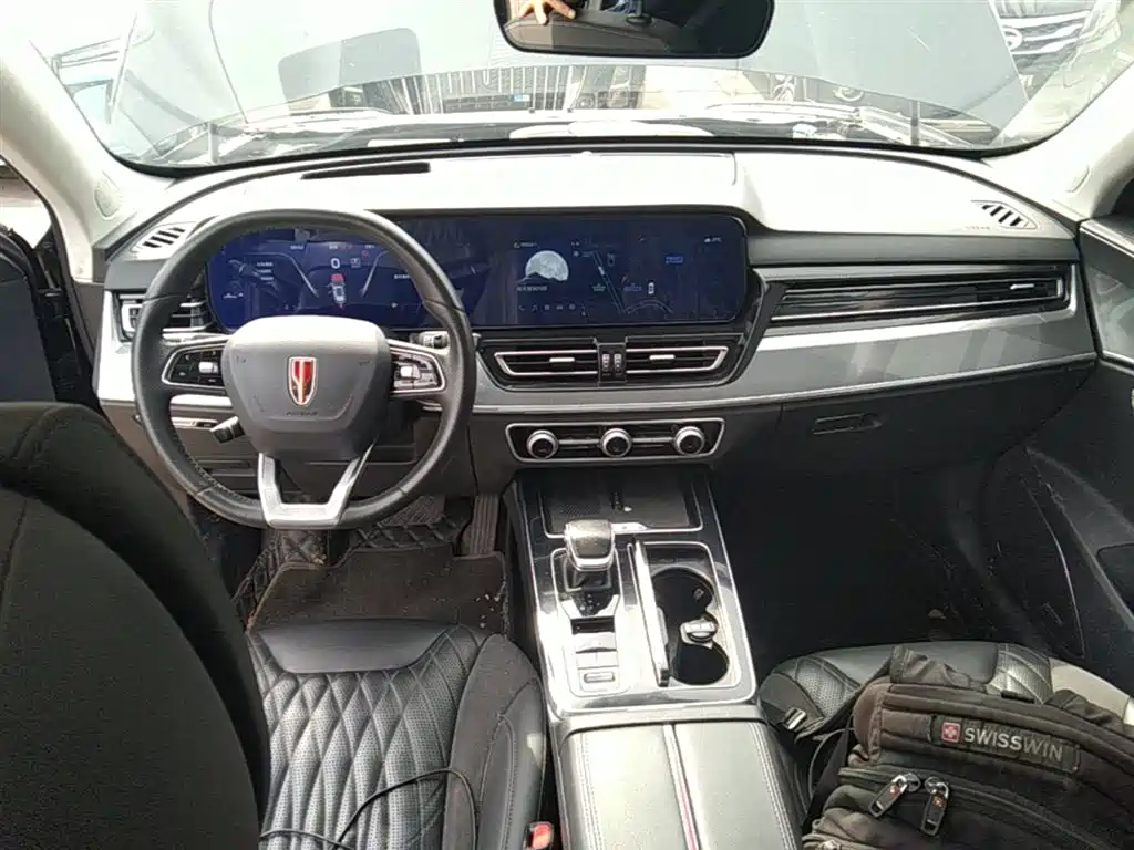 Hongqi HS5 2023 2.0T Qixiang Pro version купить на сайте DeffCars