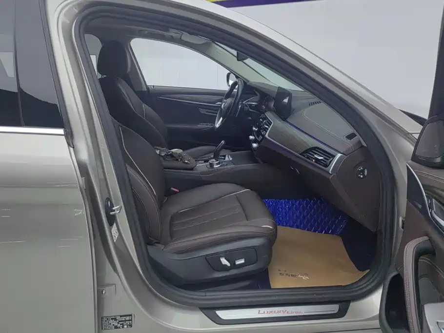 BMW 5 Series 2023 530Li Leading Luxury Package купить на сайте DeffCars