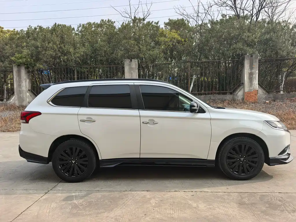 Outlander 2021 2.4L four-wheel drive solar version 5 seats купить на сайте DeffCars