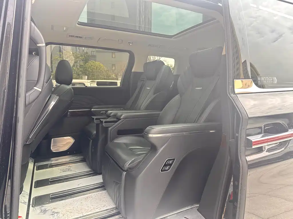 Hongqi HQ9 2023 2.0T Zhilian Qiling Edition купить на сайте DeffCars