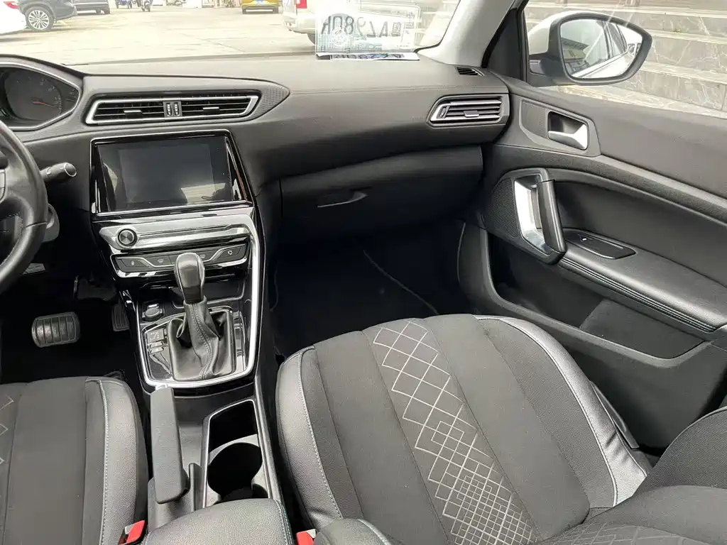 Peugeot 308 2016 230THP Automatic Deluxe Edition купить на сайте DeffCars