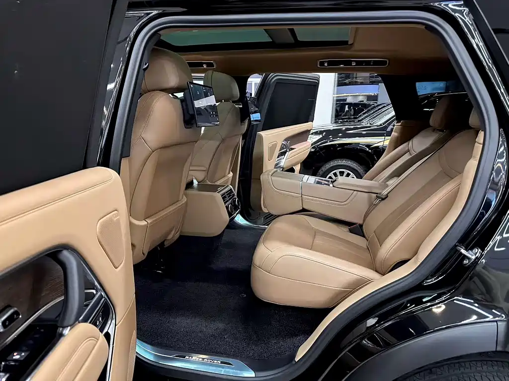 Range Rover 2024 3.0 L6 400PS Genesis Extended Edition купить на сайте DeffCars
