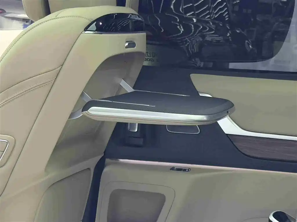 Century 2023 2.0T seven-seat premium model купить на сайте DeffCars