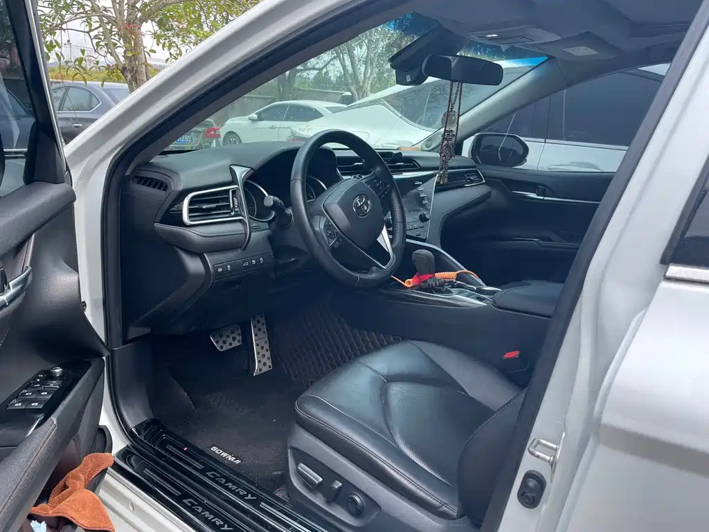 Camry 2018 2.5G Deluxe Edition купить на сайте DeffCars