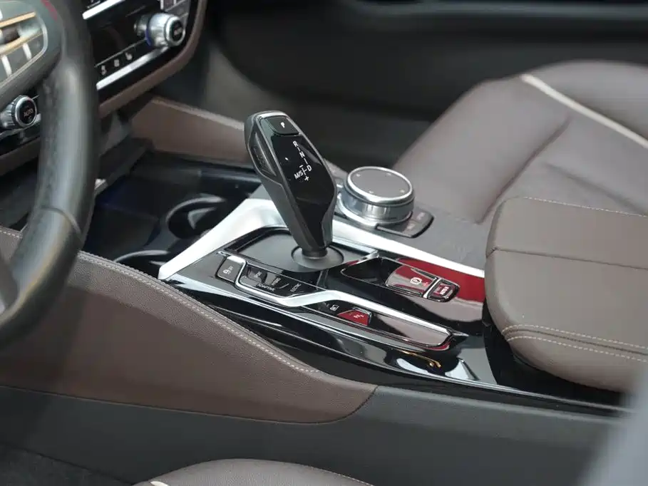 BMW 5 Series New Energy 2022 Model 2 535Le M Sports Package купить на сайте DeffCars