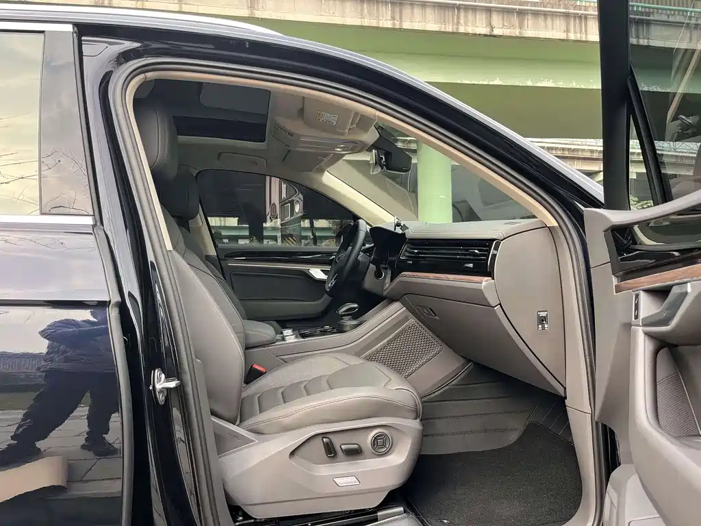 Touareg 2022 3.0TSI Ruixiang Edition Classic Sports Package купить на сайте DeffCars