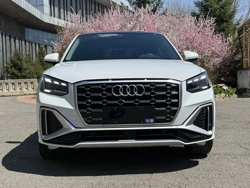 Audi Q2L 2022 35 TFSI fashionable and dynamic купить на сайте DeffCars