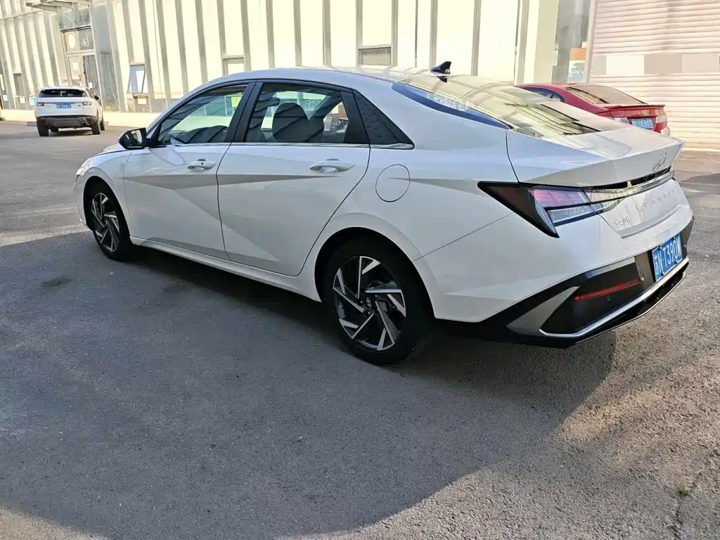 Elantra 2023 1.5L CVT GLS Leading Edition купить на сайте DeffCars