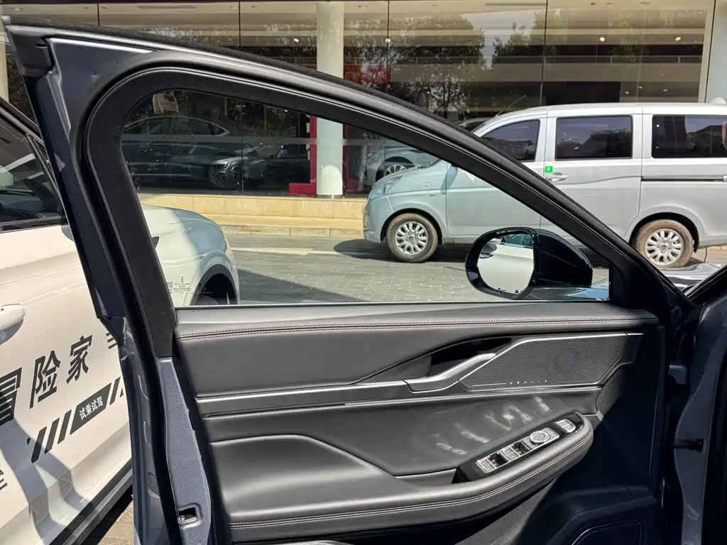 Lincoln Z 2025 2.0T Premium Edition купить на сайте DeffCars