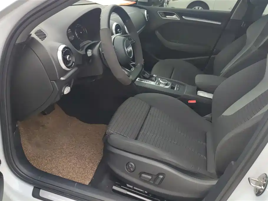 Audi A3 2018 30th Anniversary Limousine 35 TFSI Sports купить на сайте DeffCars