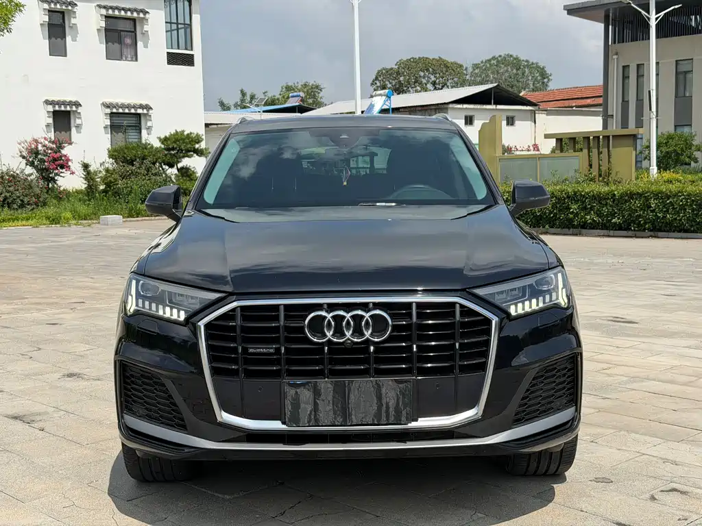 Audi Q7 2021 55 TFSI quattro S line sports version купить на сайте DeffCars