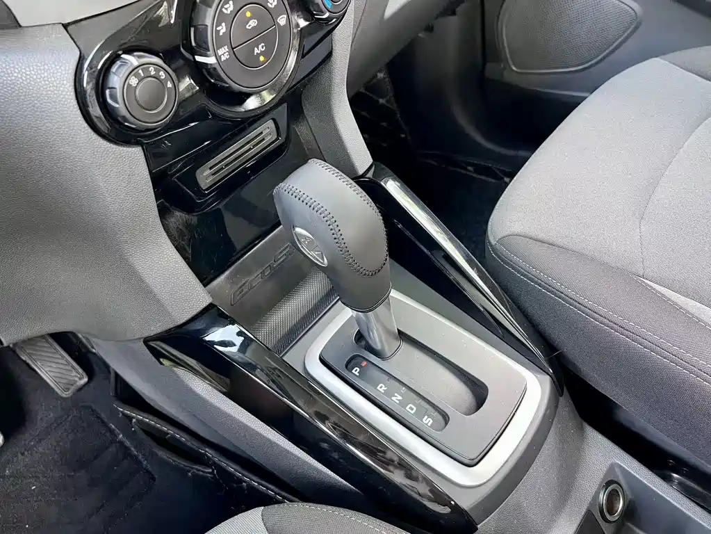 Yibo 2013 1.5L automatic fashion model купить на сайте DeffCars