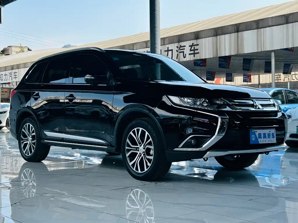 Outlander 2017 2.0L 2WD Honor Edition 5 seats купить на сайте DeffCars