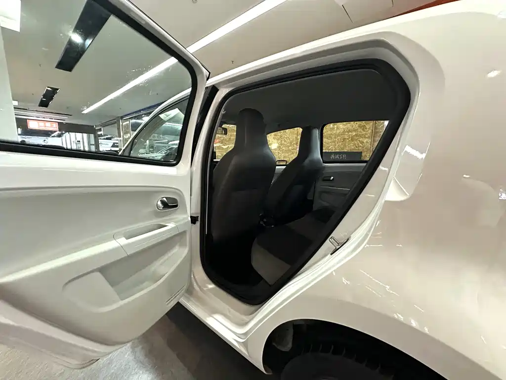 Volkswagen up! 2015 1.0L move up! купить на сайте DeffCars