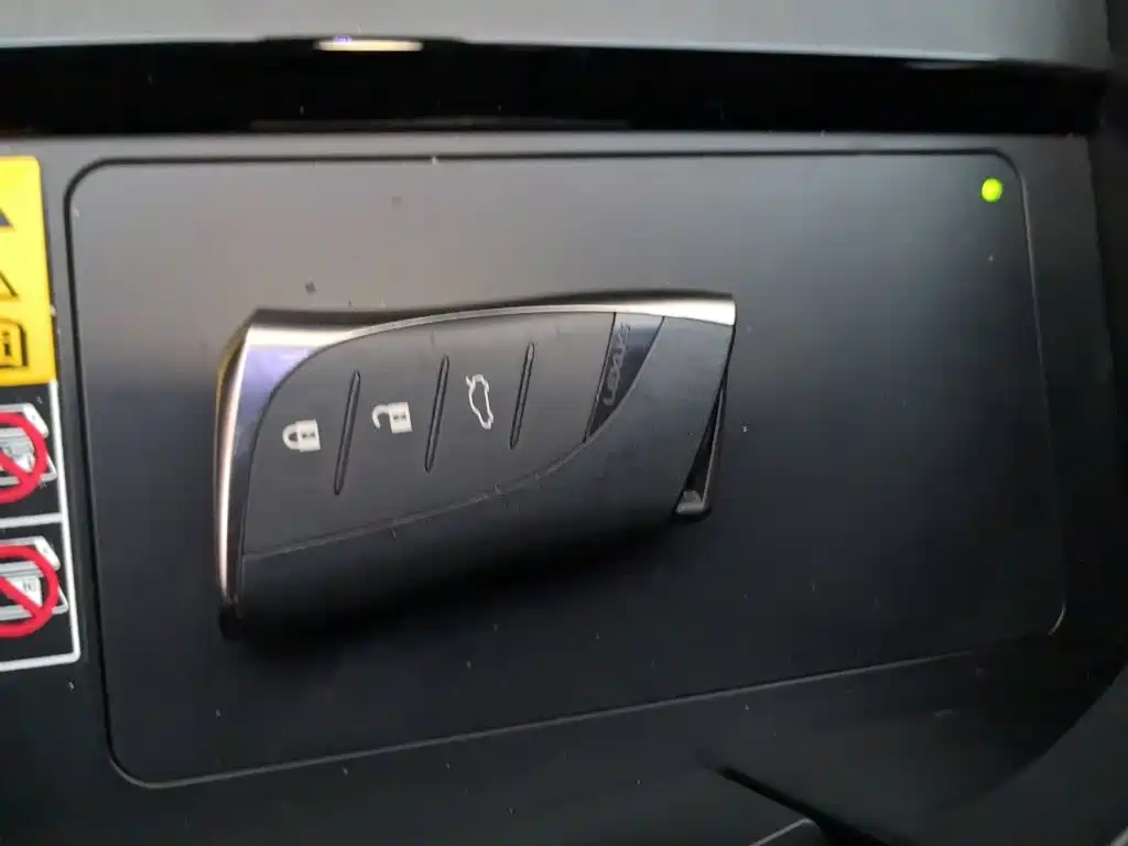 Lexus ES 2024 200 Premium Edition купить на сайте DeffCars