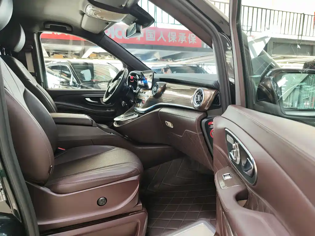 Mercedes-Benz V-Class 2022 V 260 L Long Wheelbase Premium Edition купить на сайте DeffCars