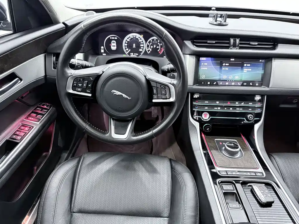 Jaguar XFL 2021 XFL 2.0T P250 four-wheel drive obsidian sports version купить на сайте DeffCars