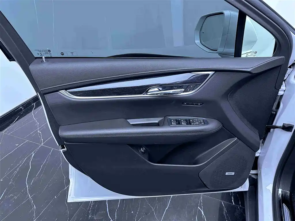 Cadillac XT5 2022 2.0T two-wheel drive luxury model купить на сайте DeffCars