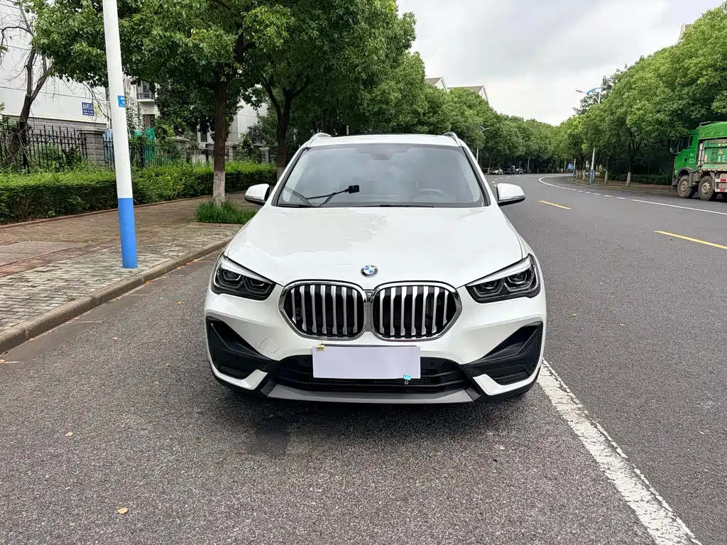 BMW X1 2022 sDrive25Li Leading Model купить на сайте DeffCars