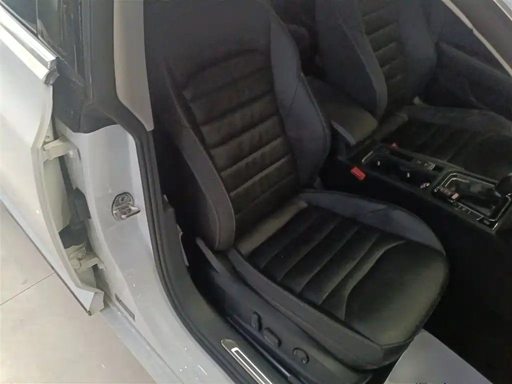FAW-Volkswagen CC 2021 380TSI eye-catching version купить на сайте DeffCars