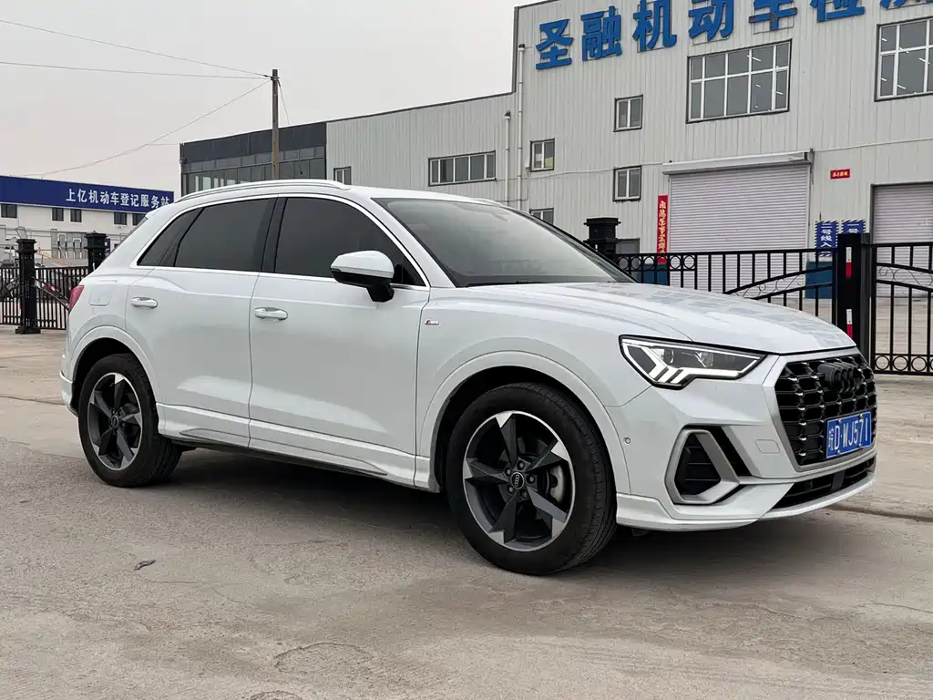 Audi Q3 2022 35 TFSI Fashionable and Dynamic купить на сайте DeffCars
