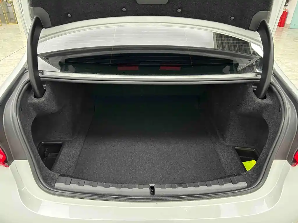 BMW 3 Series 2023 320Li M Sports Package купить на сайте DeffCars