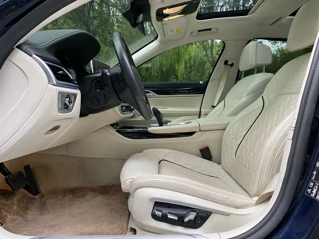 BMW 7 Series 2022 740Li xDrive Executive Luxury Package купить на сайте DeffCars