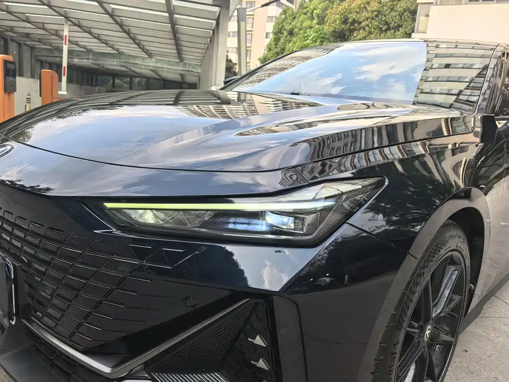 Changan UNI-V 2022 1.5T premium model купить на сайте DeffCars