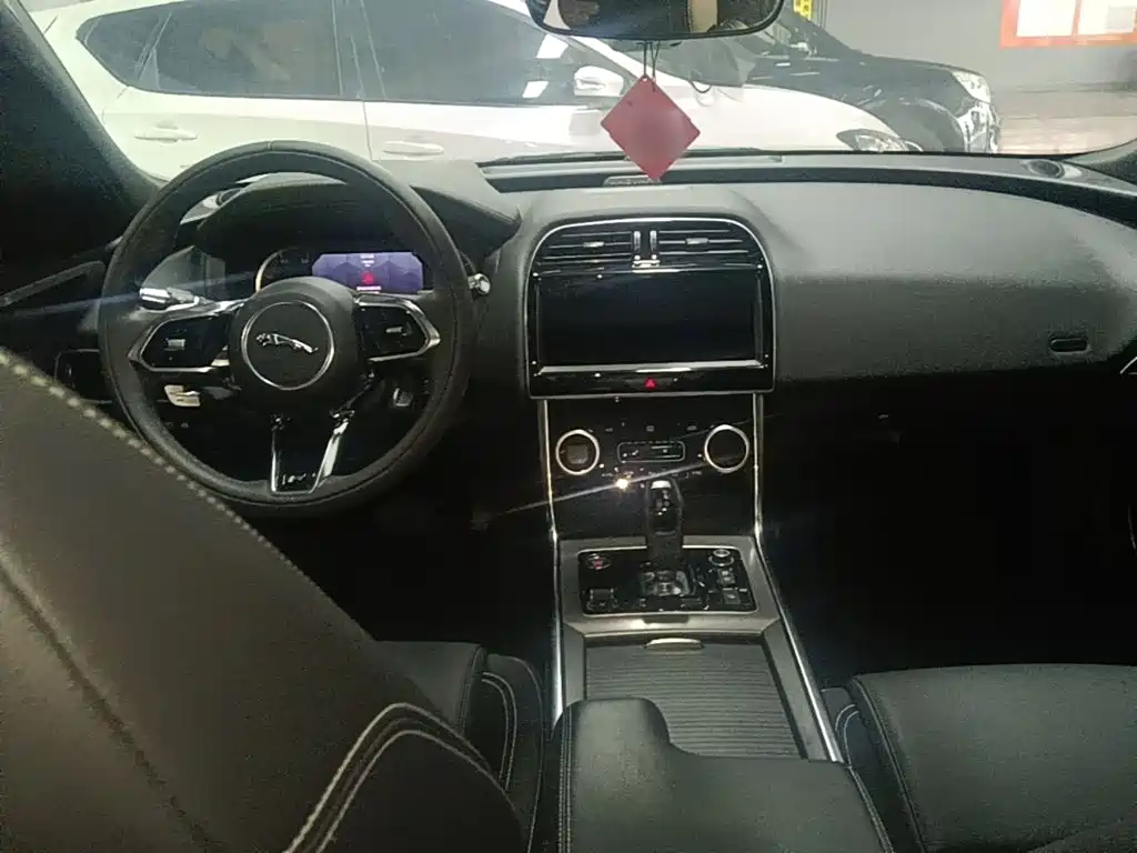Jaguar XEL 2021 2.0T 200PS R-DYNAMIC Youth Sports Edition купить на сайте DeffCars