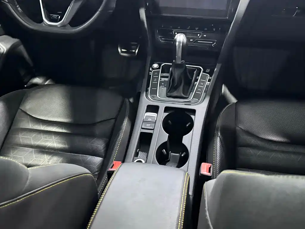FAW-Volkswagen CC 2021 380TSI eye-catching version купить на сайте DeffCars