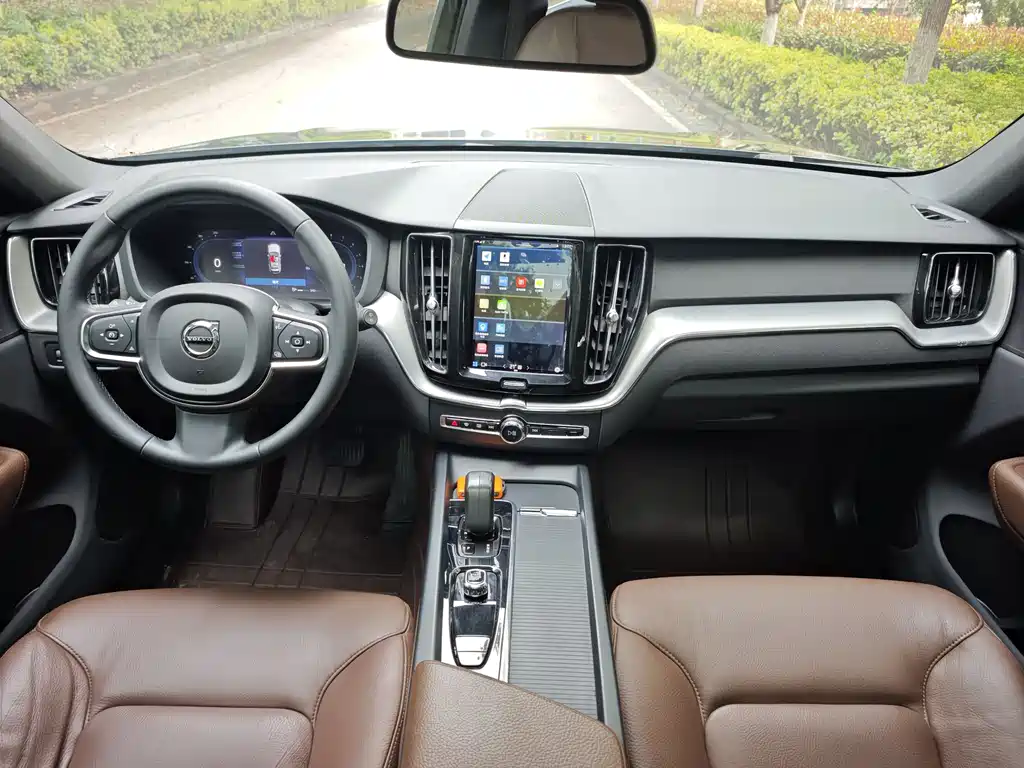 Volvo XC60 2022 B5 four-wheel drive Zhiyi Luxury Edition купить на сайте DeffCars
