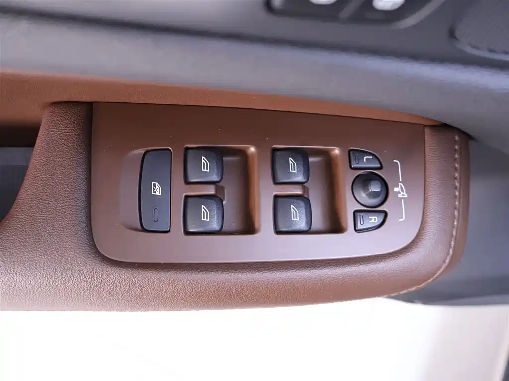 Volvo S60 2023 B4 Zhiyi Luxury Edition купить на сайте DeffCars