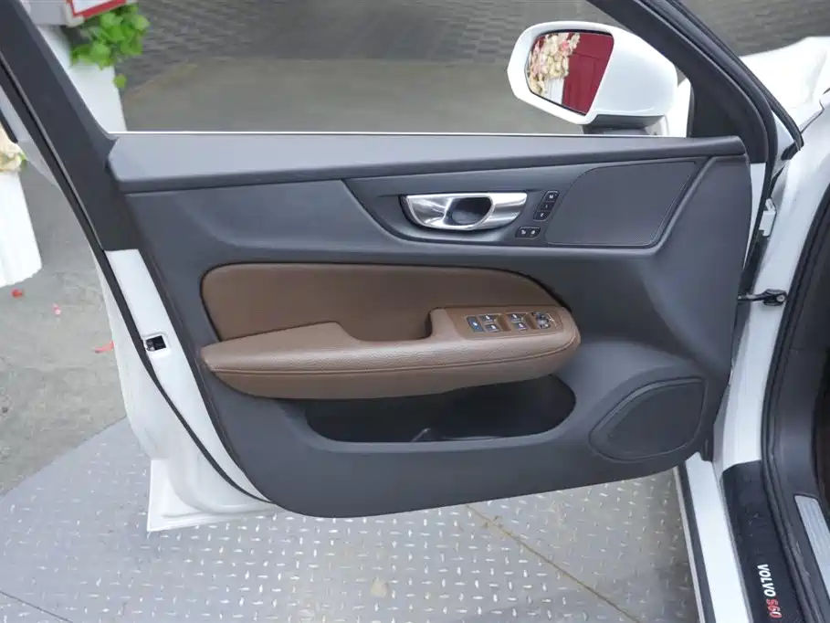 Volvo S60 2022 B4 Zhiyi Luxury Edition купить на сайте DeffCars