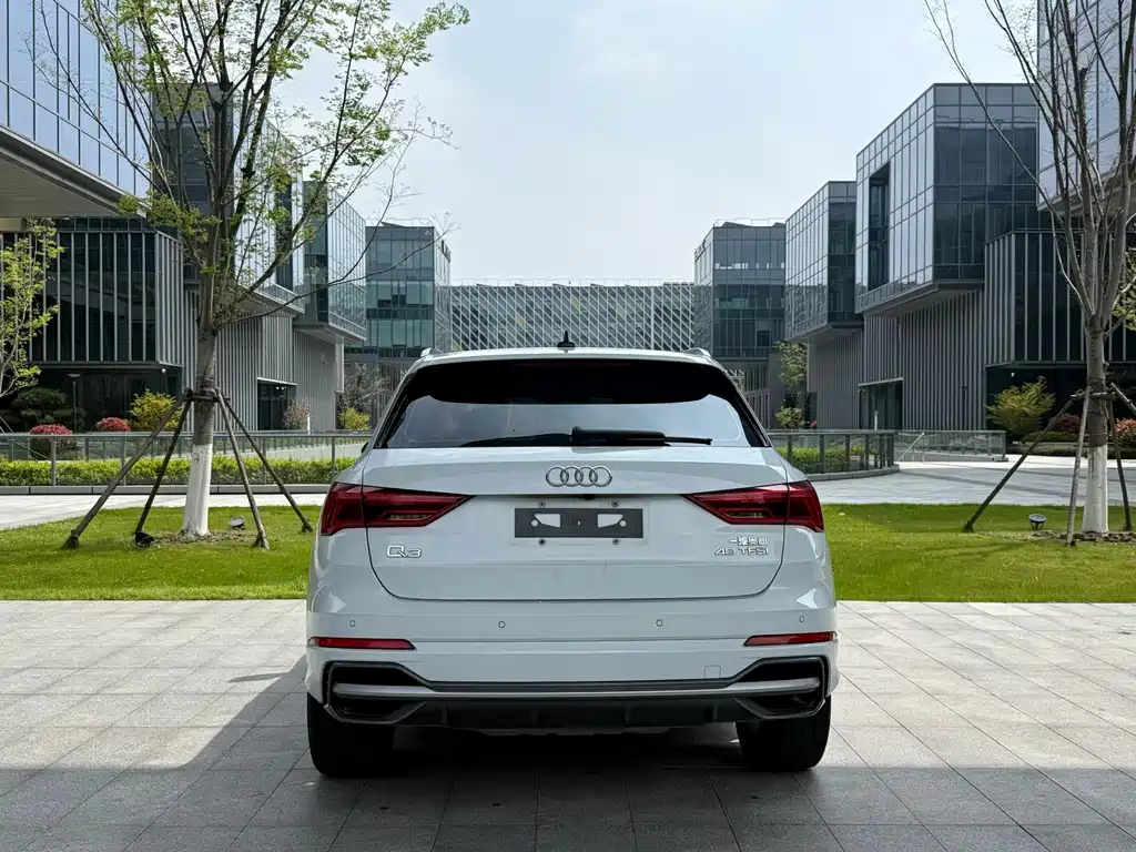 Audi Q3 2021 40 TFSI Fashionable and Dynamic купить на сайте DeffCars
