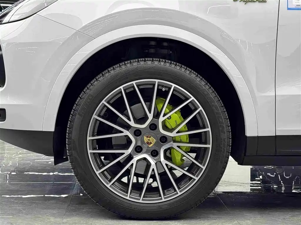 Cayenne New Energy 2023 Cayenne E-Hybrid 2.0T Platinum Edition купить на сайте DeffCars