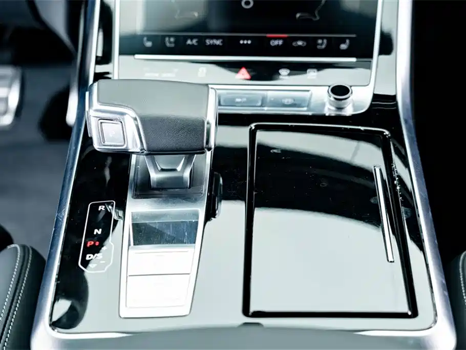 Audi Q8 2022 55 TFSI exclusive dynamic model купить на сайте DeffCars