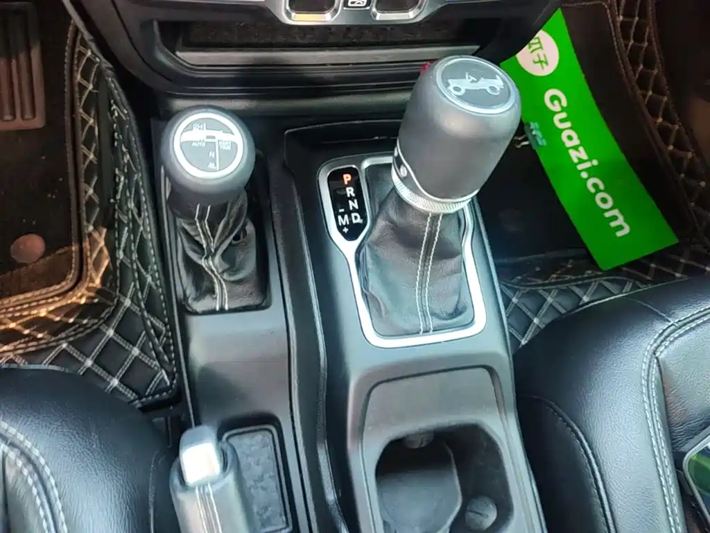 Wrangler 2019 2.0T Sahara four-door version National VI купить на сайте DeffCars