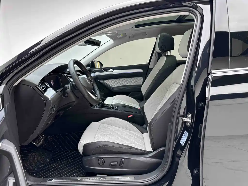 Magotan 2025 model facelift public model 330TSI DSG luxury model купить на сайте DeffCars