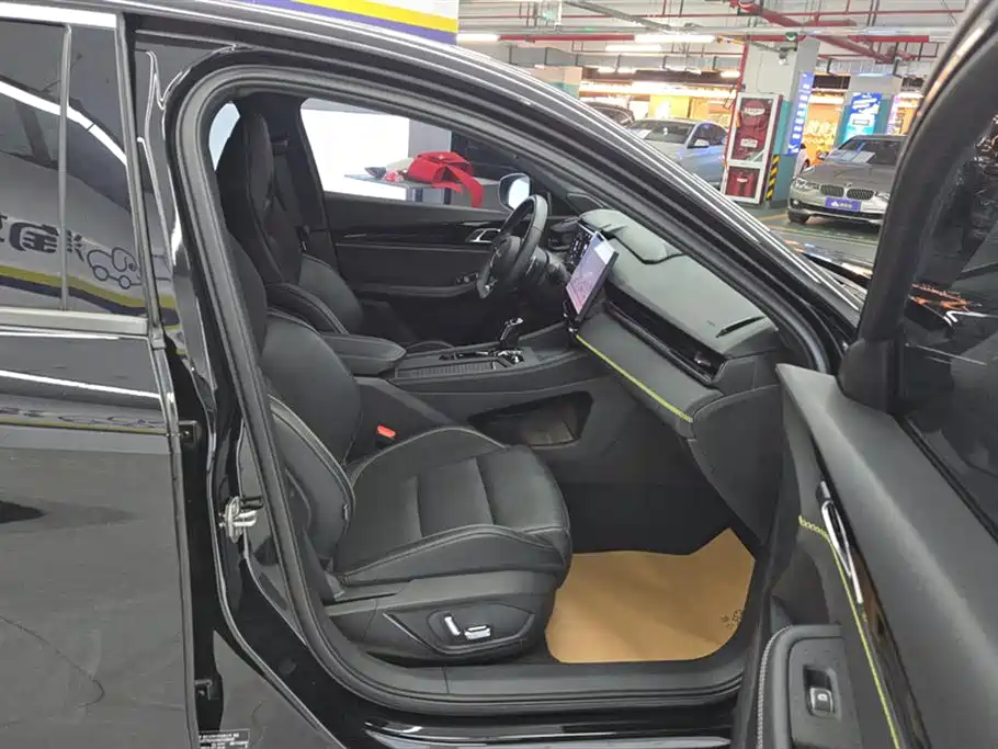 Lynk & Co 03 2023 1.5TD DCT Pro купить на сайте DeffCars