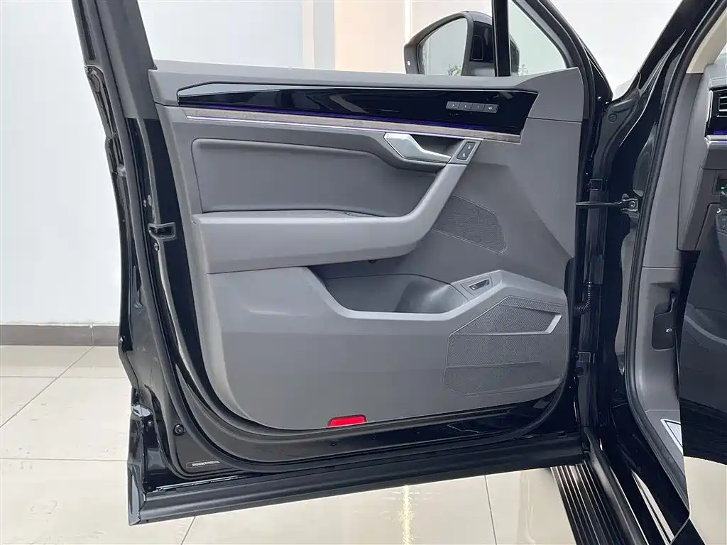 Touareg 2023 3.0TSI Ruixiang Edition Classic Sports Package купить на сайте DeffCars