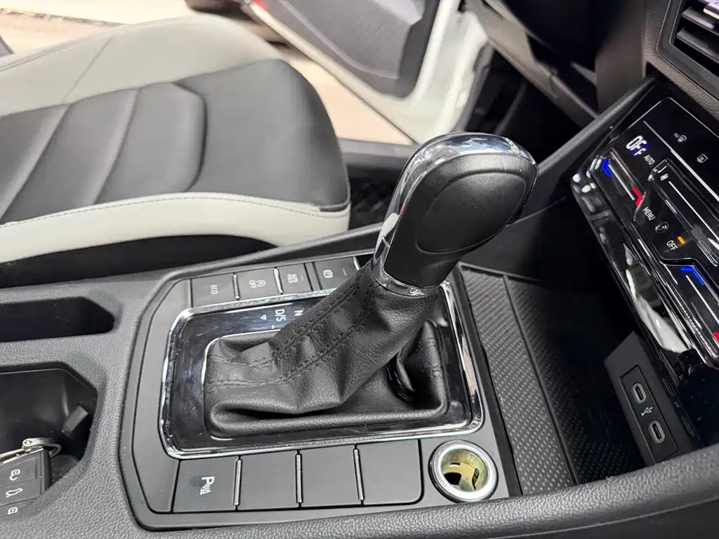Bora 2023 300TSI DSG Premium Edition купить на сайте DeffCars