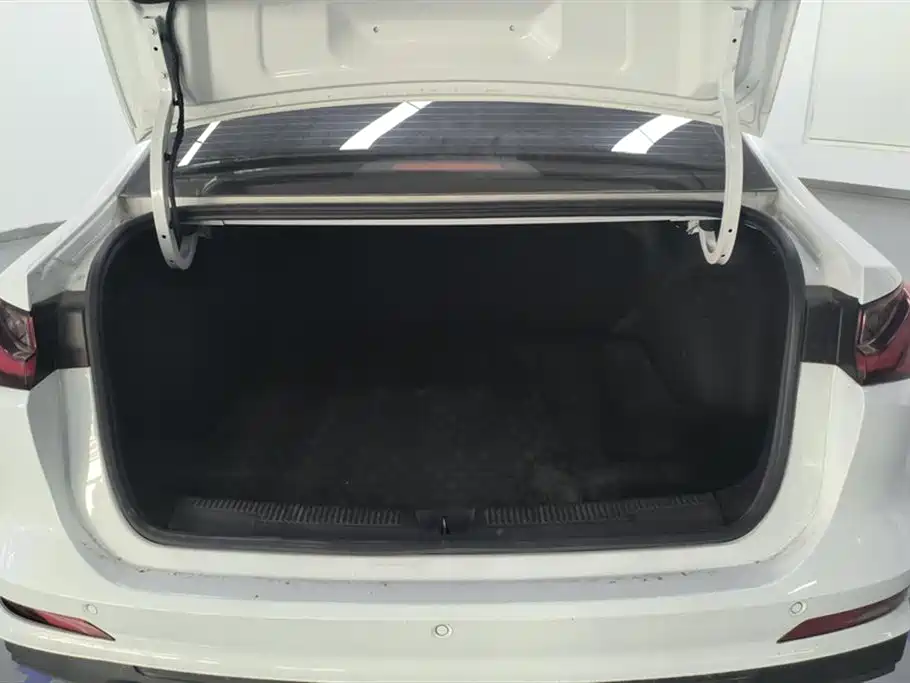 Roewe i5 2026 1.5L Manual Comfort Edition купить на сайте DeffCars