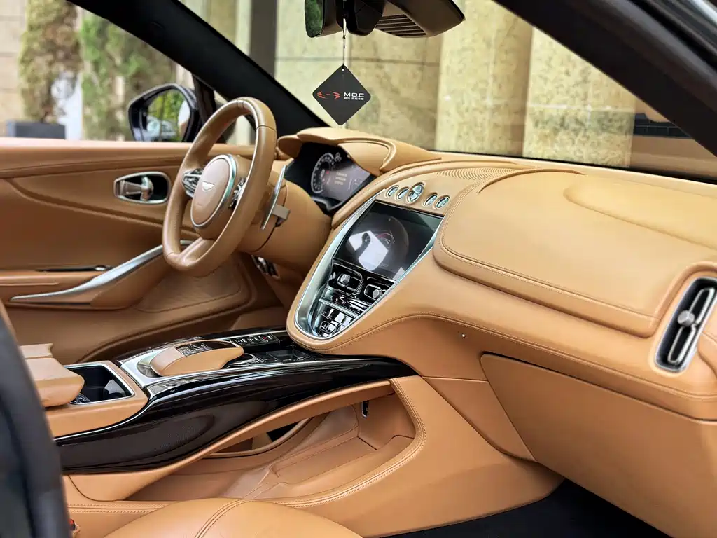 Aston Martin DBX 2020 4.0T V8 купить на сайте DeffCars