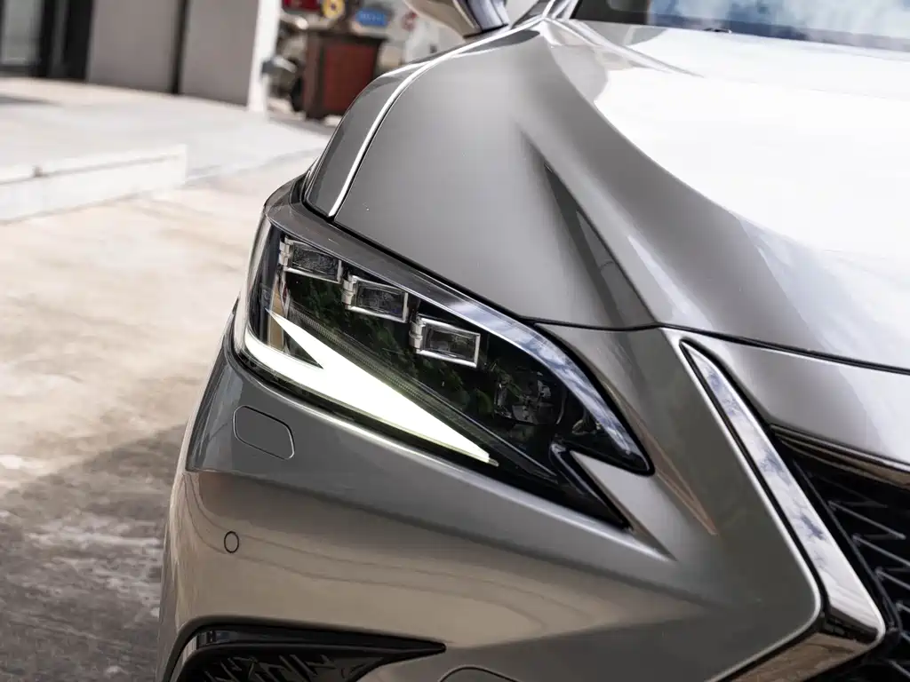 Lexus ES 2021 300h F SPORT купить на сайте DeffCars
